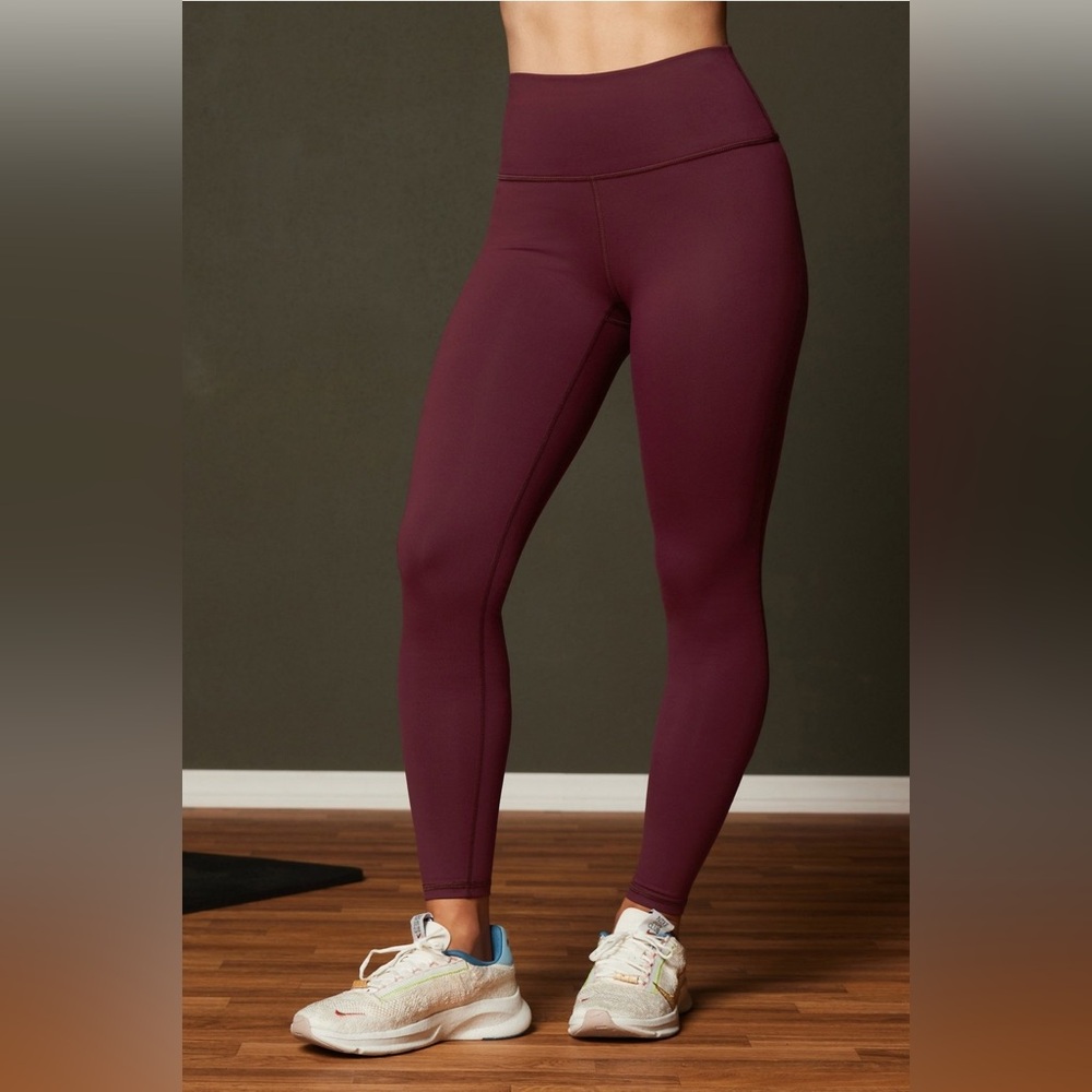 Define PowerHold High Waisted Leggings in Merlot. Large NWT